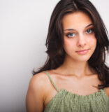 DESCUBRIENDO A ELLA PÉREZ, LA ‘BABE’ DE ASCENDENCIA LATINA DEL MUSICAL ‘THE CHER SHOW’ EN GIRA POR MIAMI