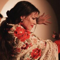 “El latir del mantón” de Paula Rodríguez por una sola noche en el Colony de Miami Beach