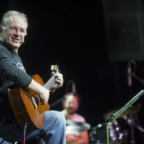 Luis Pescetti y el arte de hacer cantar y reír a los niños… y a sus padres