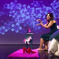 “De Caperucita a loba en solo seis tíos”, dos noches con Marta González de Vega en el Koubek Center 