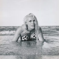 Una fotógrafa de modelos pin-up de Miami Beach es la protagonista de un documental de cineastas locales