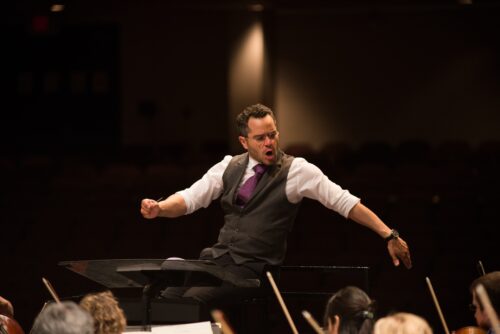 The dynamic American conductor Andrew Grams will New World Symphony in “Rhapsody in Blue,” aconcert exploring the intersections of jazz and classical music in the works of composers like George Gershwin, Duke Ellington and Billy Strayhorn. 