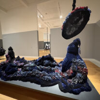 Las misteriosas alegorías de Petah Coyne en el Lowe Art Museum