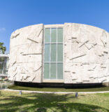 Miami Beach recupera ‘La historia del hombre’ de Albert Vrana, obra fundamental del arte público